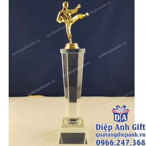 cúp pha lê, kim loại