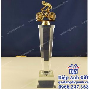 cúp pha lê, kim loại