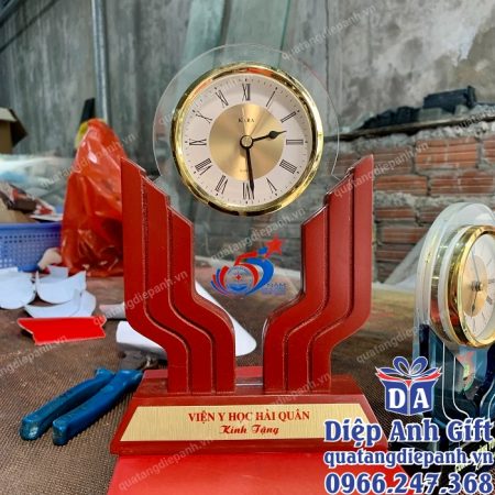 đồng hồ pha lê