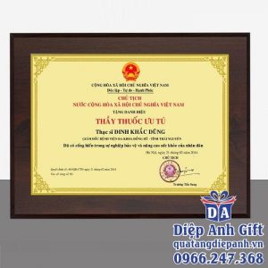 Bằng khen vinh danh gỗ