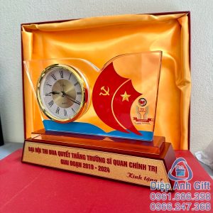 đồng hồ pha lê