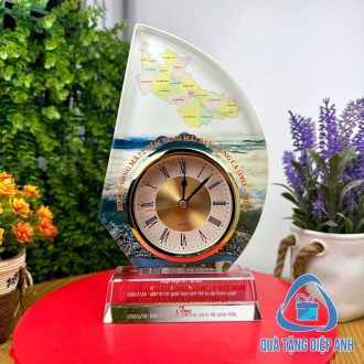 đồng hồ pha lê để bàn