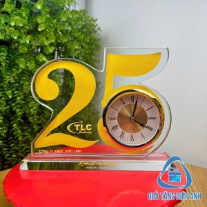 đồng hồ pha lê để bàn