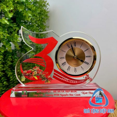 đồng hồ pha lê để bàn